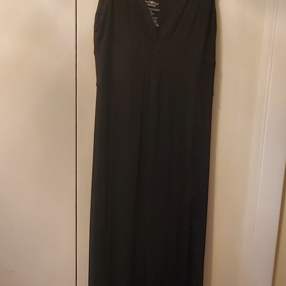 Black sleeveless maxi dress - Picture 2 of 3